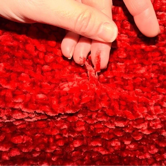 Southern Living Plush Red Throw - Picture 4 of 7